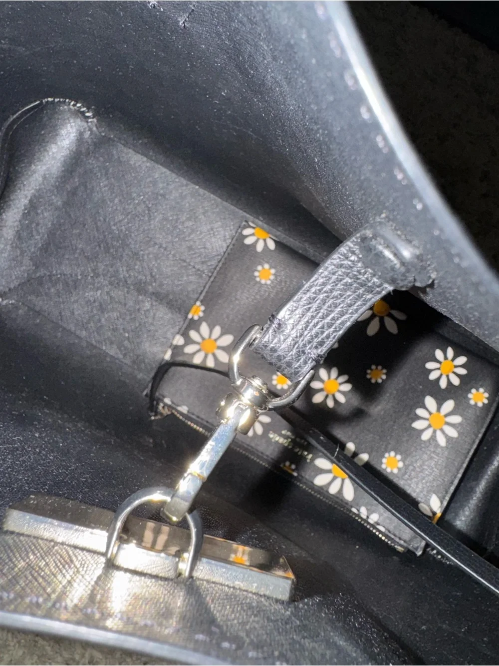 Kate Spade Black Daisy Print Tote Purse + Matching Zip Wristlet Pouch 🌼